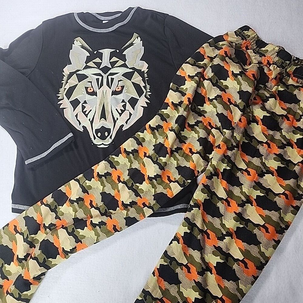 Falls Creek Boys Size Medium Pajama Set Camouflage Wolf 2 Piece Set Long sleeve